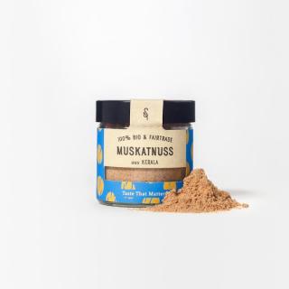 Muskatnuss gemahlen im Glas